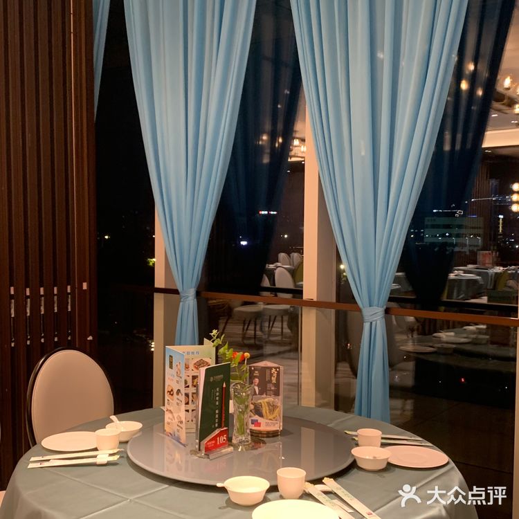 精致粤菜 半岛名轩白云金控新店