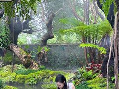 -Chom Cafe and Restaurant