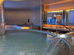 -涨巢·潮玩水疗局