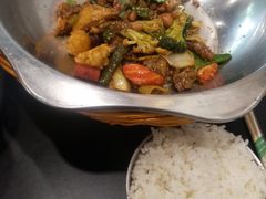 -愉肴麻辣香锅(中北镇店)