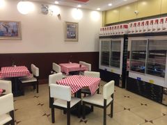 -红宝石·鲜奶小方·海派西点房(南丹店)