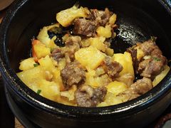 石锅土豆炖牛肉-撒郎嘿·朝鲜民俗餐馆