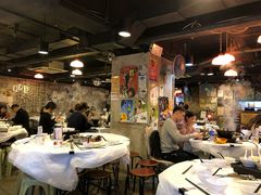 大堂-鲜入围煮花胶鸡海鲜火锅