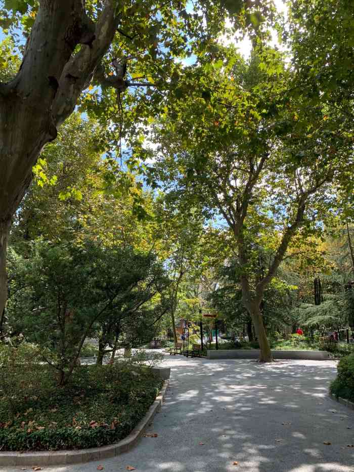 曹杨公园-"深藏在花溪路,枫桥路上的曹杨公园,是曹杨.