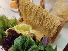 -洪氏嗨捞·广东猪肚鸡·椰子鸡火锅(西咸万象城店)