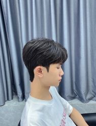 -一家只做男发烫染的店