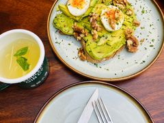 牛油果煮蛋吐司-RAC BAR(安福路店)