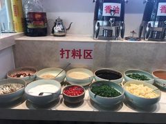 自助调料区-映山红鲜货火锅(鱼嘴店)