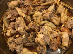 五指毛铜盘焗泉水鸡-围龙屋客家食府(福田店)