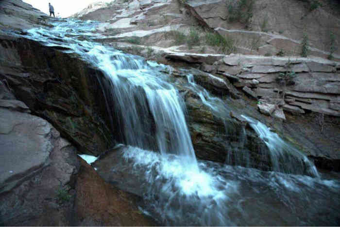 灵武市长流水生态旅游区-"长流水是灵武的景区,没有什么商业化,是比.