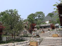 -百里峡七彩艺术小镇