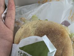 -麦当劳(上海虹桥站30B检票口楼上)