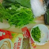 馋火锅好久了附近海底捞火锅店还没有开门，只能自己先解