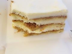 白色提拉米苏切块-OUR Bakery(三里屯太古里店)