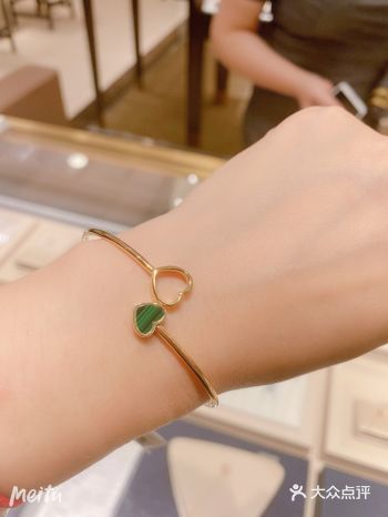 马上炎炎夏日来临️ 小美女‍🦰们露出美丽的小臂膀