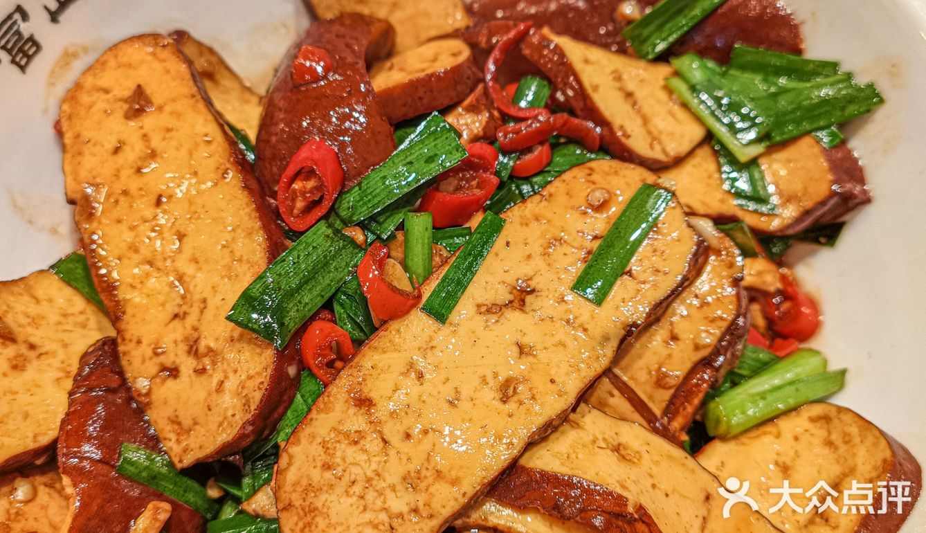 张家界特色三下锅,属实是有些费饭