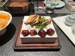 -左庭右院鲜牛肉火锅黑金店(陆家嘴中心店)