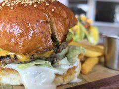 -三勾JJJ Burger&Coffee(梅溪湖店)