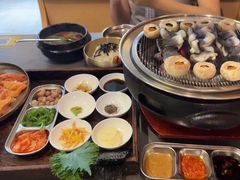 -围炉肉舍•炭烤活鳗•丹东海鲜烤肉(步行街店)