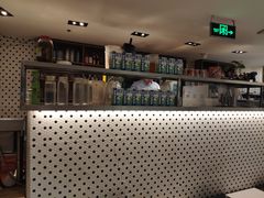 -新大咀港式茶餐厅(宝山万达店)