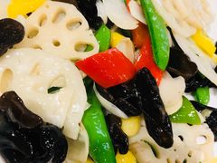 荷塘小炒-巴扎美食·新疆菜·西域歌舞表演餐厅(新疆大厦店)