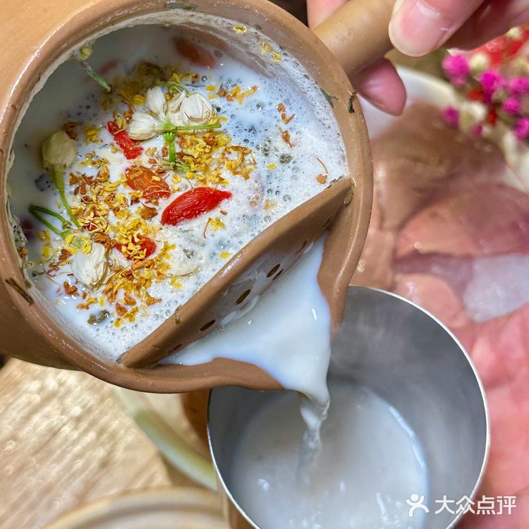 成都首家菜市场火锅店就在建设路!