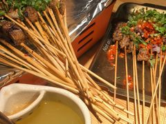 -何师烧烤·小龙虾·江湖川菜·精酿啤酒(成温店)