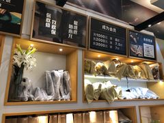 -爱革·奢品·鞋包·衣物·家居(金桥国际商业广场店)