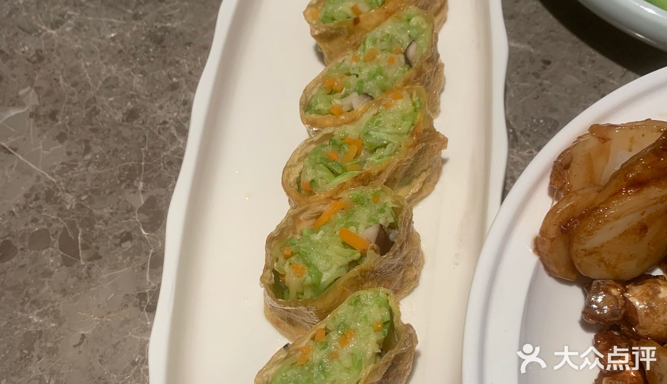 装修风格很朴素，就像菜的价格一样，集美们，快快行动起来
