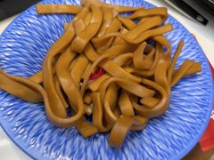 -老牌坊云南鱼豆花火锅(哈西万达店)