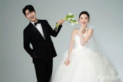 -雪中彩影婚纱摄影·微光艺术中心