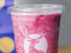 红唇车厘子瑞纳冰-瑞幸咖啡(北京财富中心店)