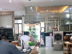 大堂-石磨房养生豆浆鱼•野生菌火锅(红河云岭·盛世佳园店)