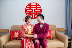 -现代经典婚纱摄影