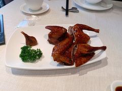 脆皮烧乳鸽-御宝轩(益丰·外滩源店)