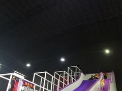 -嘿哟动霸CHUA·新潮玩运动娱乐中心·蹦床滑冰团建乐园