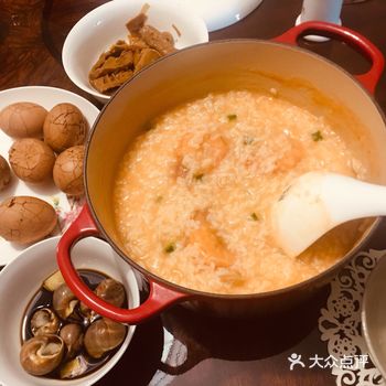 周末自制早餐 - 豪华海鲜粥  这道铸铁锅煮的海鲜粥