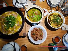-帅巴人舅母子腊蹄民俗村