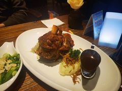 火焰猪肘-1886德国汽车餐厅(外滩十六铺码头店)