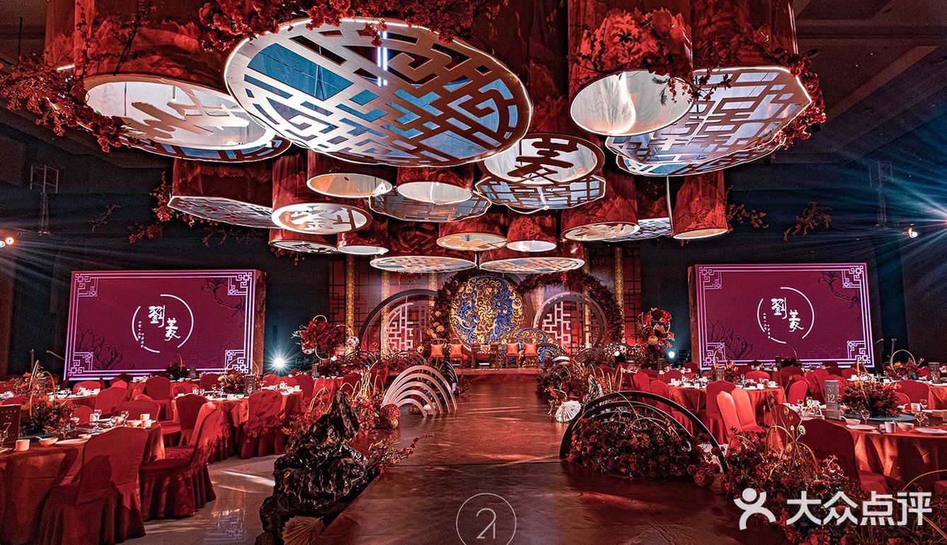 别再做烂大街婚礼了，小众婚礼挺有意思的。