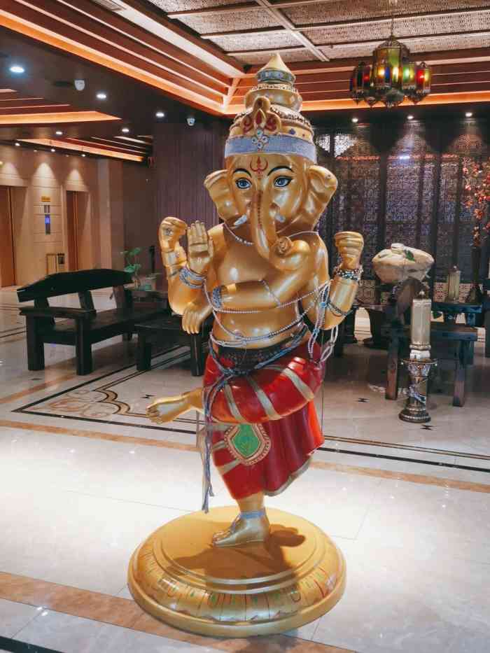 泰式松骨很疼很疼,骨头要散了,但是整完挺解乏