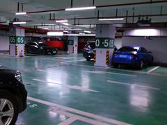 -飞洲国际广场-地下停车库