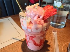草莓酸奶奶昔-J·one Bistro吉萬酒厨·牛排