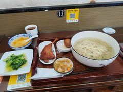 烤鸭腿面-百年老字号·观振兴蟹黄面·三虾面·苏式面(观前街富仁坊巷店)