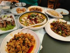 -丝路天山酒店(国际大巴扎店)