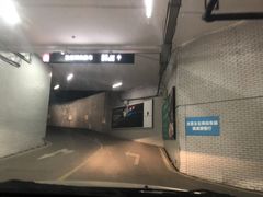 -万达广场菱角湖店-地面停车场