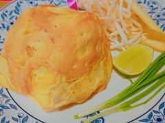 蛋包炒河粉-卷心菜和避孕套餐厅(Pattaya)