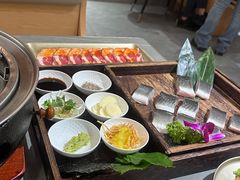 -围炉肉舍丹东海鲜烤肉·烤活鳗(步行街店)