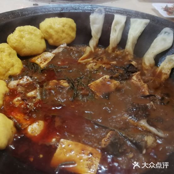 大东北二人转演艺农家铁锅炖鱼