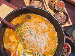 -银米·云南传统过桥米线(双廊黑金冠店)
